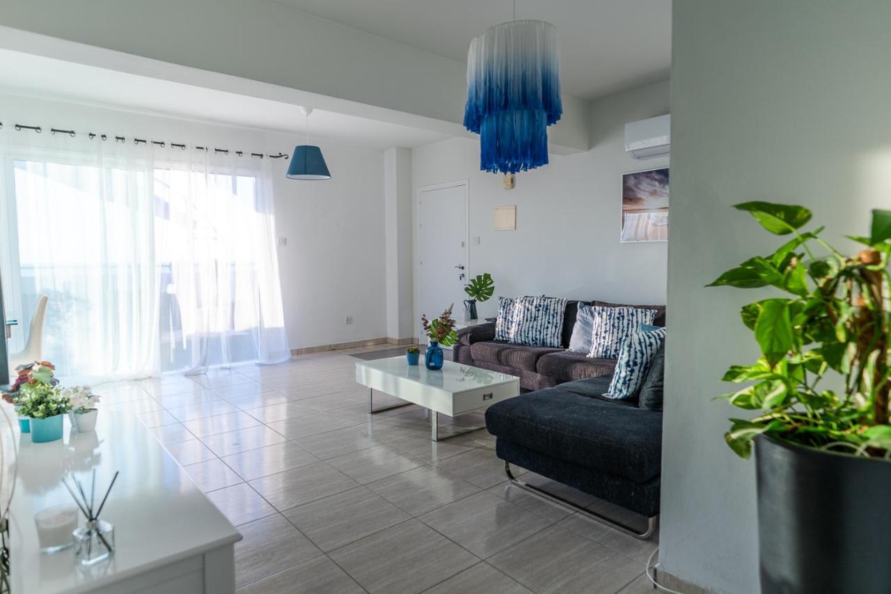 Makenzy Seaview Penthouse Apartment Larnaca Bagian luar foto