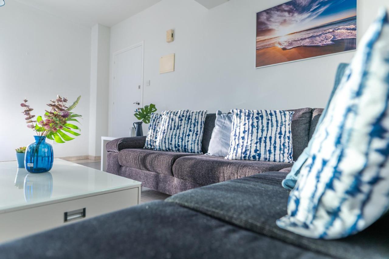 Makenzy Seaview Penthouse Apartment Larnaca Bagian luar foto
