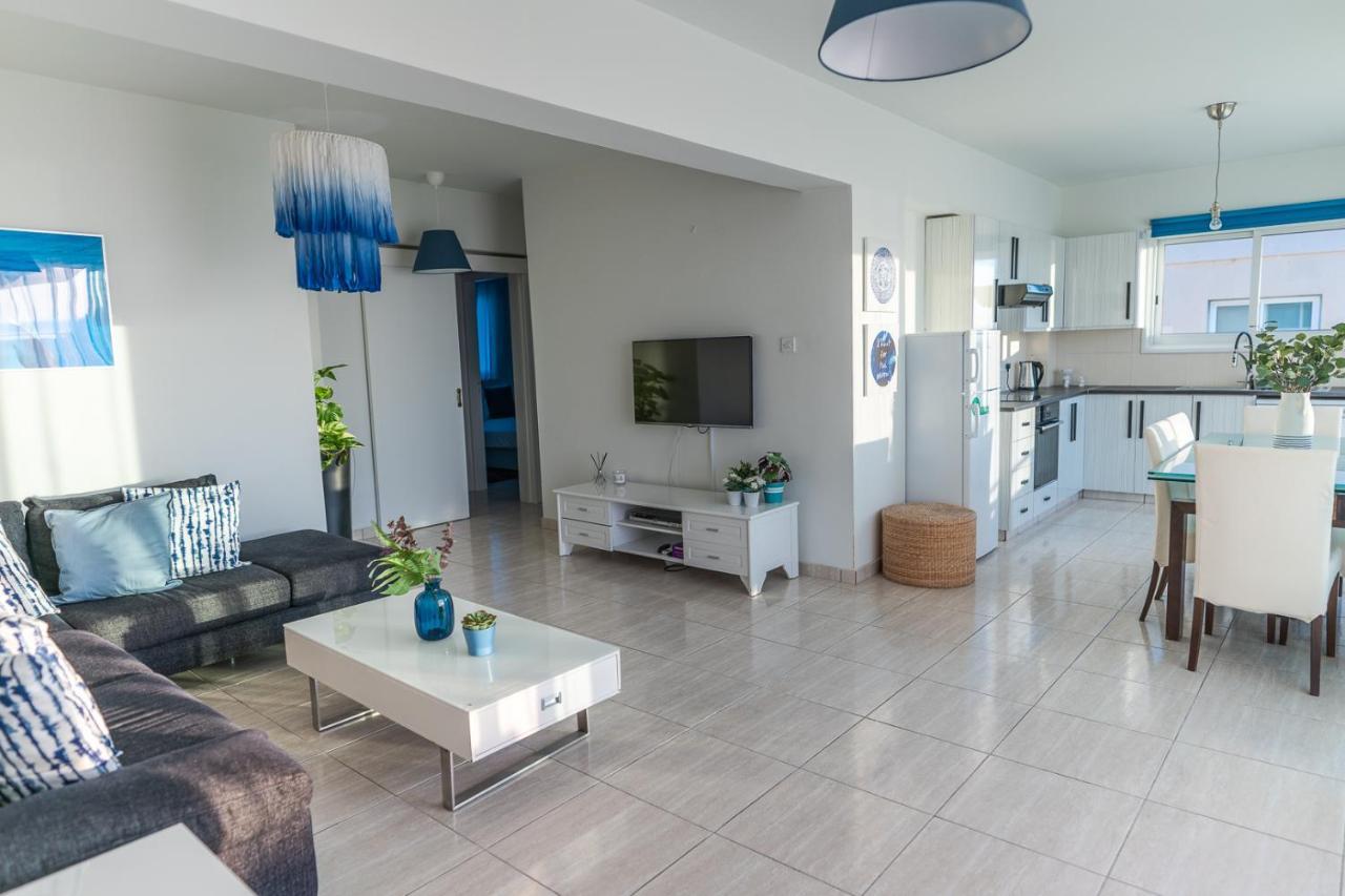 Makenzy Seaview Penthouse Apartment Larnaca Bagian luar foto