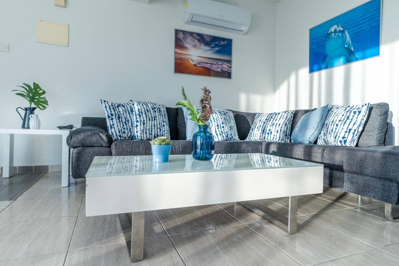 Makenzy Seaview Penthouse Apartment Larnaca Bagian luar foto