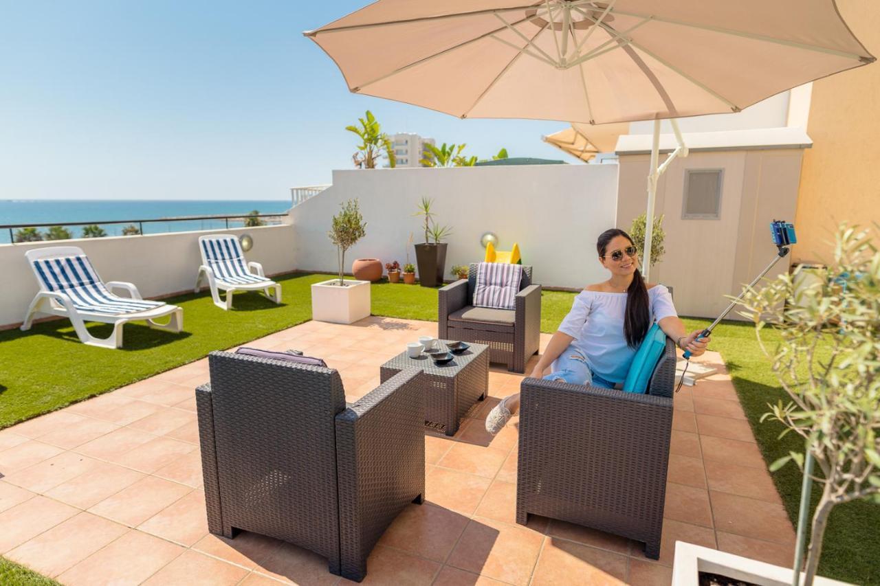 Makenzy Seaview Penthouse Apartment Larnaca Bagian luar foto