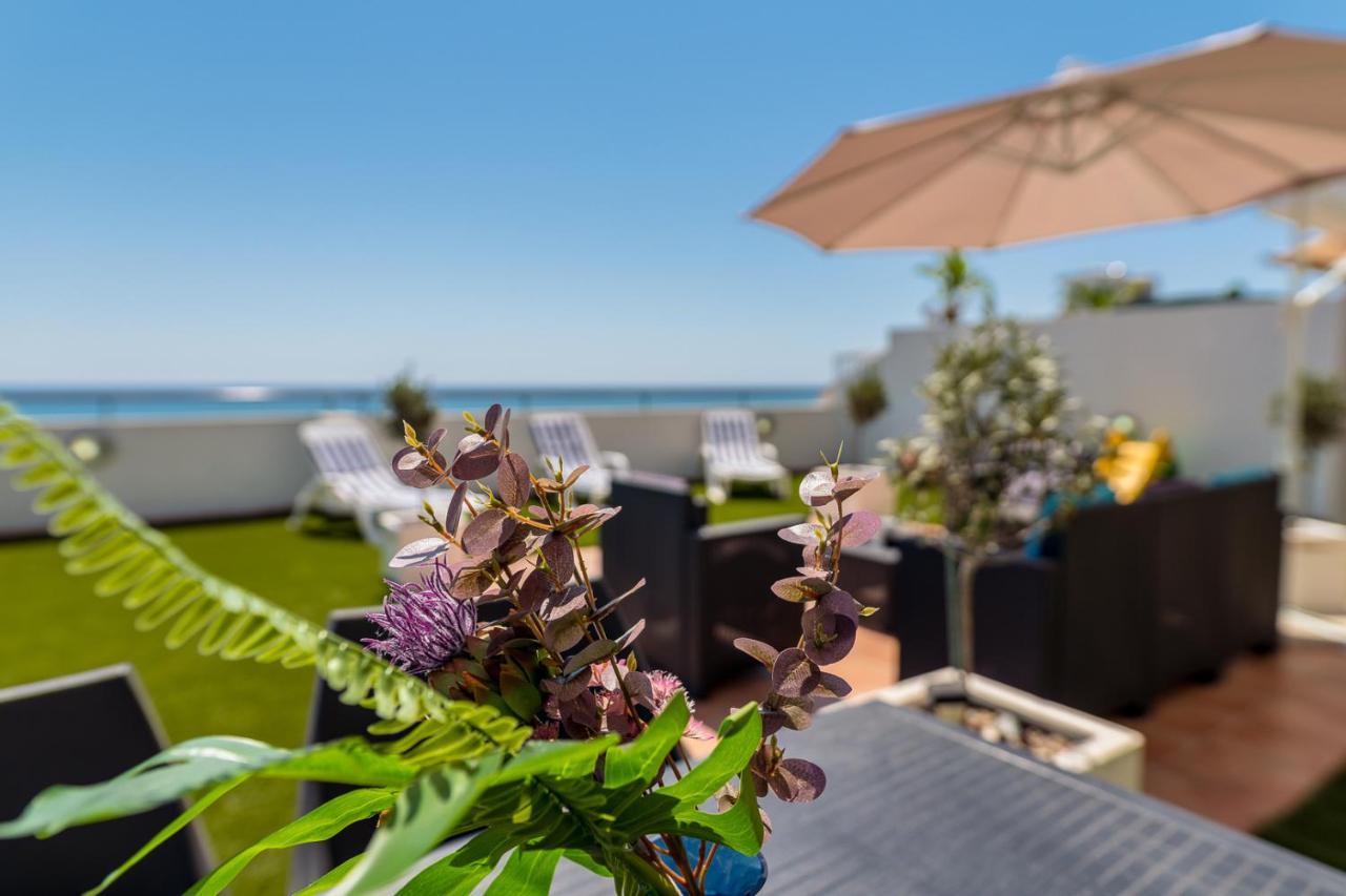 Makenzy Seaview Penthouse Apartment Larnaca Bagian luar foto
