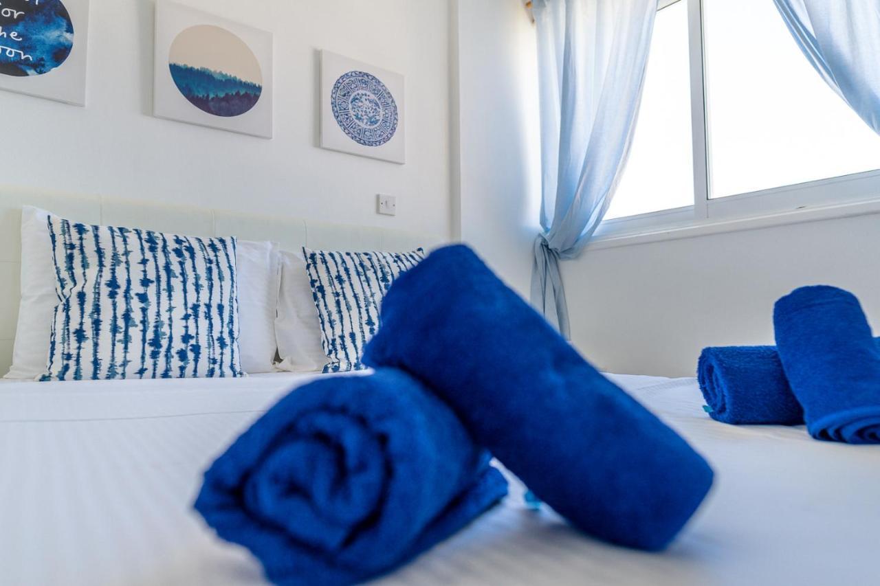 Makenzy Seaview Penthouse Apartment Larnaca Bagian luar foto