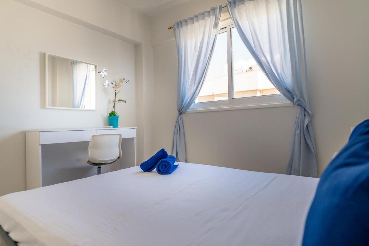 Makenzy Seaview Penthouse Apartment Larnaca Bagian luar foto