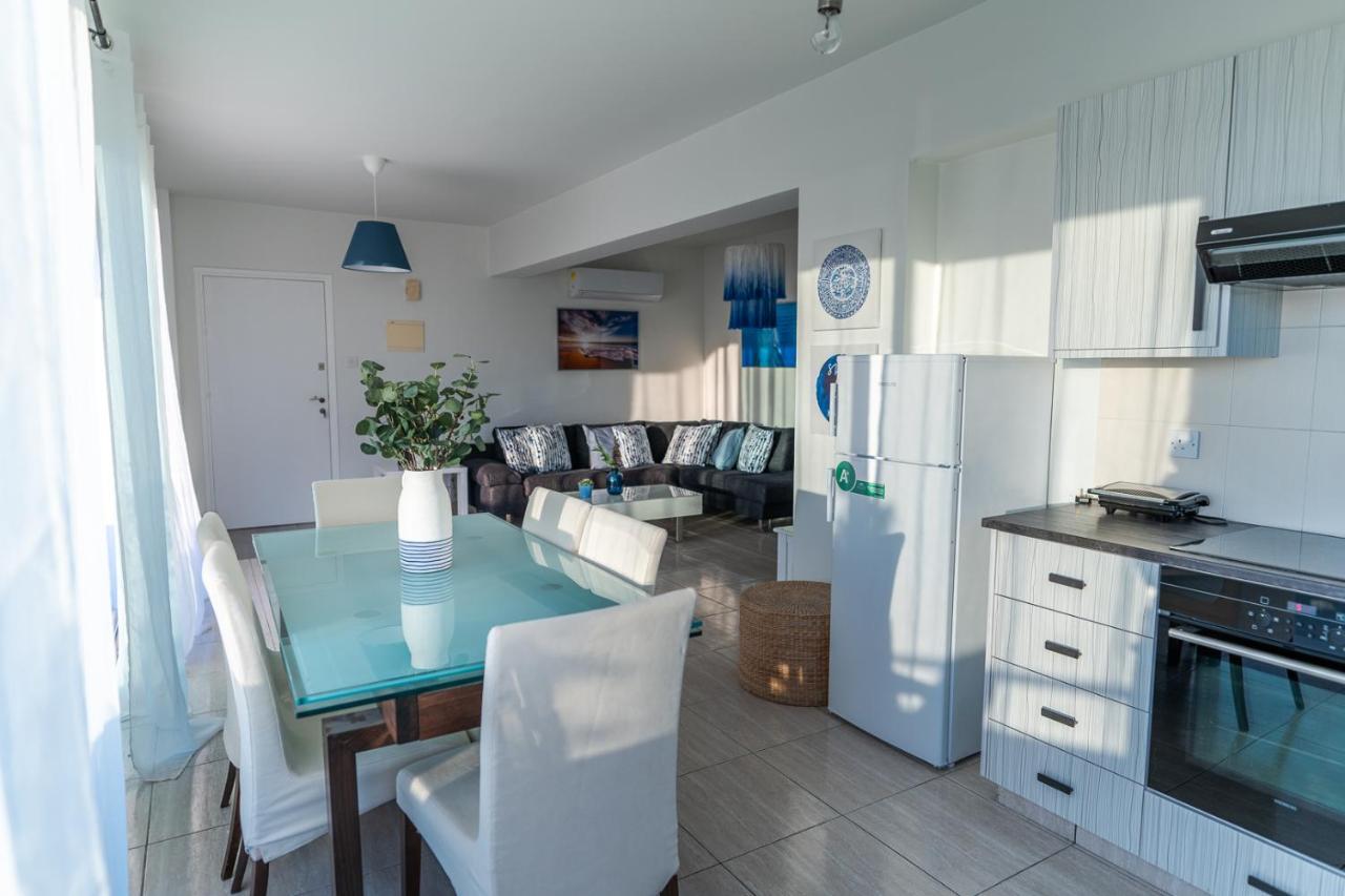 Makenzy Seaview Penthouse Apartment Larnaca Bagian luar foto