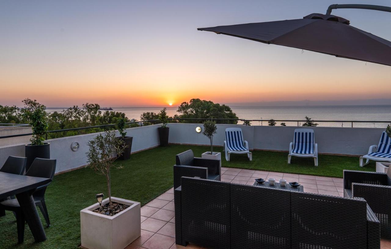 Makenzy Seaview Penthouse Apartment Larnaca Bagian luar foto