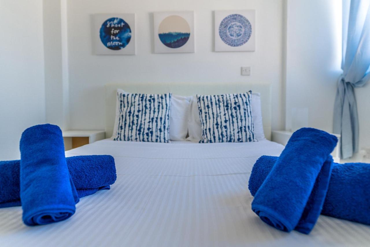 Makenzy Seaview Penthouse Apartment Larnaca Bagian luar foto