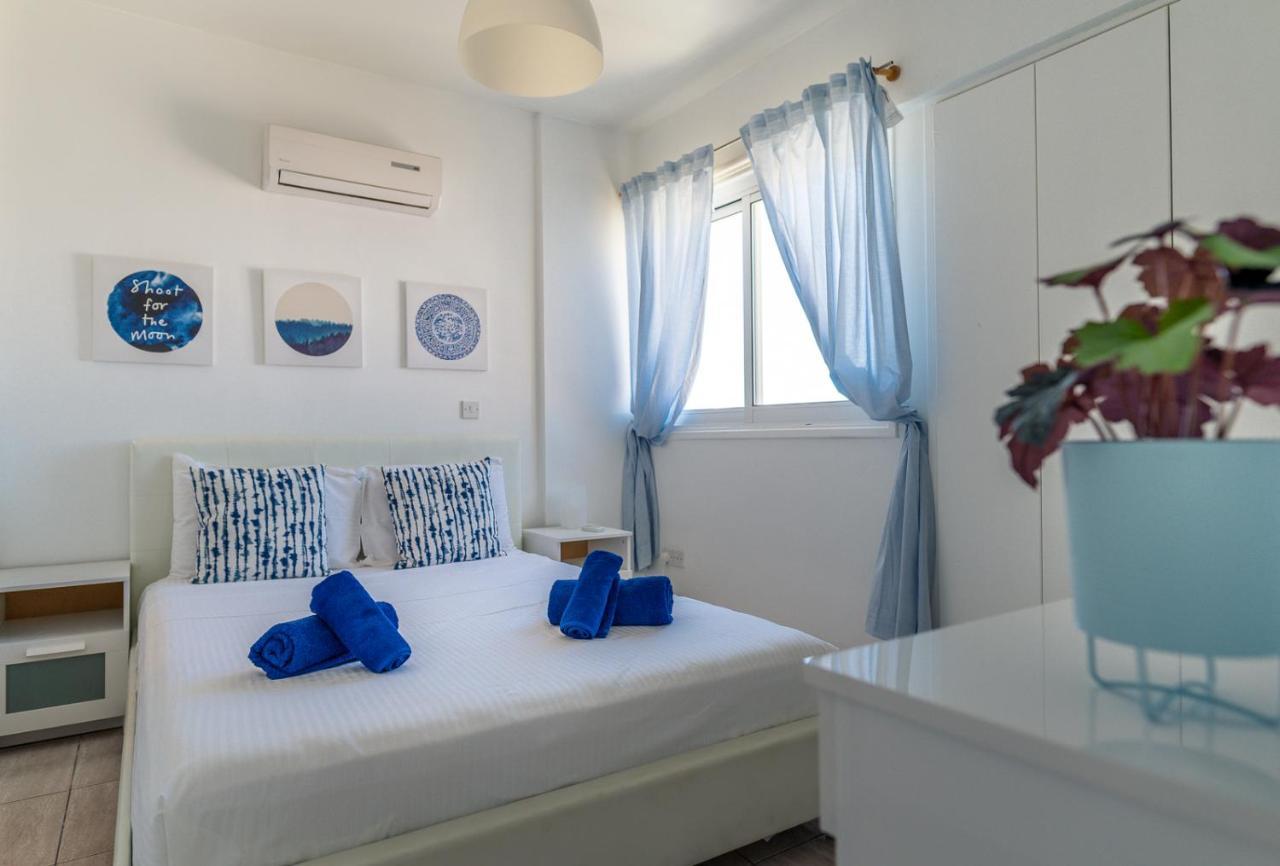 Makenzy Seaview Penthouse Apartment Larnaca Bagian luar foto